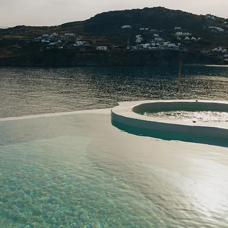 米科诺斯潘泰恩公寓酒店 4*